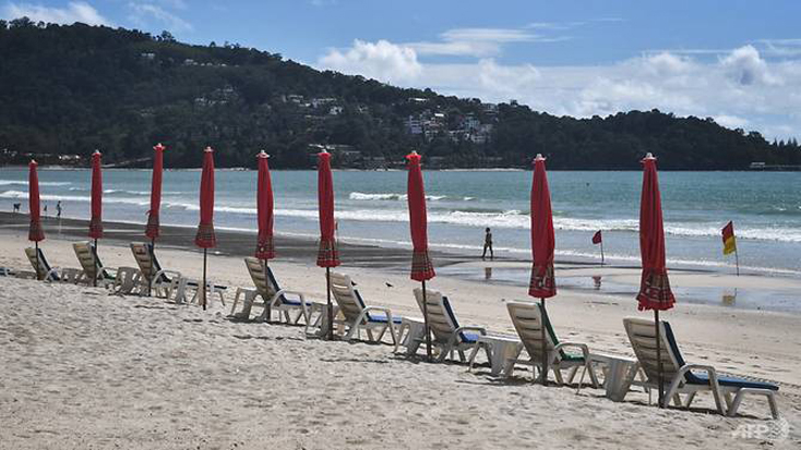 Bãi biển vắng khách tại Phuket, Thái Lan ngày 1-10-2020. Ảnh: AFP
