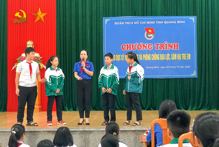 Một buổi tuyên truyền PBGDPL cho ĐVTN tại các trường học trong tỉnh năm 2020.