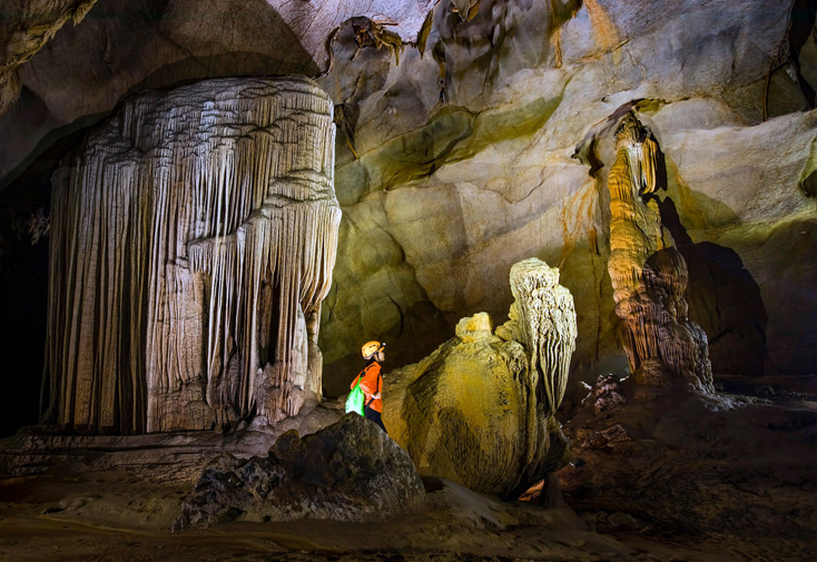 Tour khám phá hang Chà Lòi thực hiện chính sách giảm 50% giá cho người Quảng Bình đi du lịch Quảng Bình.
