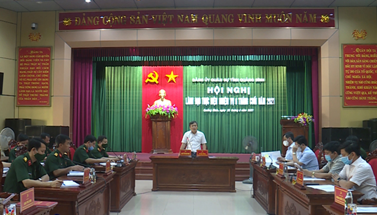 Đồng chí Bí thư Tỉnh ủy, Bí thư Đảng ủy Quân sự tỉnh Vũ Đại Thắng phát biểu chỉ đạo tại hội nghị.