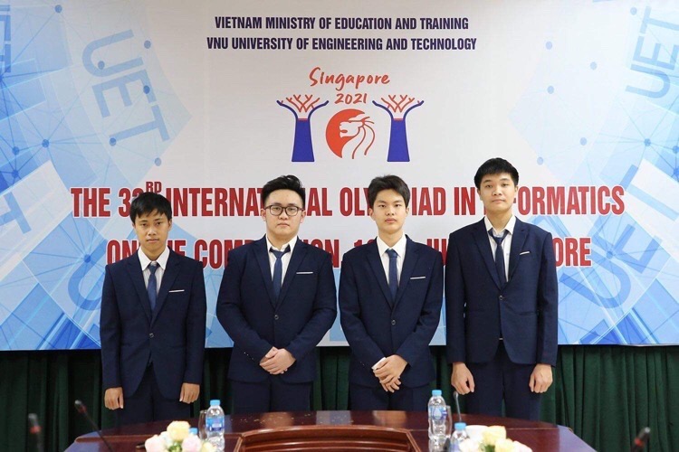  Bốn học sinh đoạt huy chương bạc Olympic Tin học quốc tế năm 2021