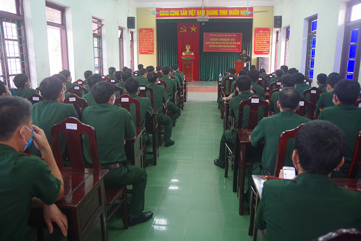 Giao nhiệm vụ cho các đồng chí tăng cường các đồn biên phòng tuyến biến giới.
