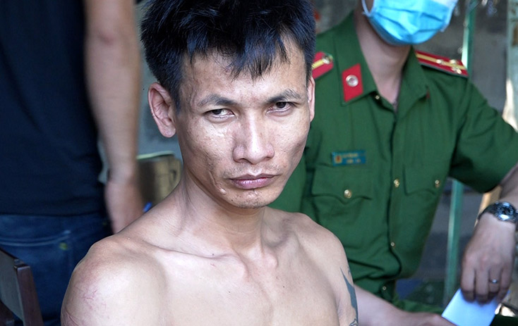 Đối tượng Trương Văn Tuân tại hiện trường vụ việc.