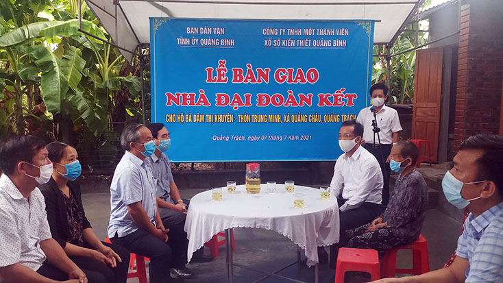 Lễ bàn giao nhà  