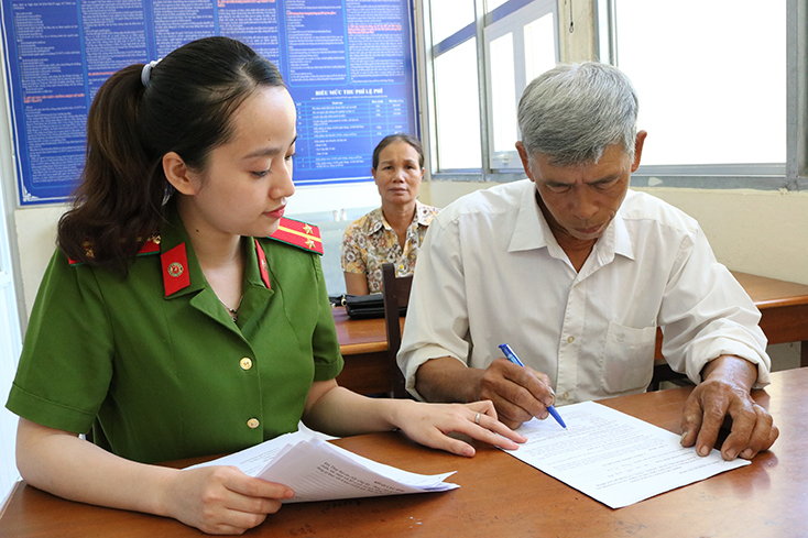 Luật Cư trú năm 2020 có hiệu lực, cơ quan đăng ký cư trú sẽ không cấp mới, cấp lại sổ hộ khẩu, sổ tạm trú.