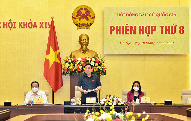 Sáng nay, 12-7, dưới sự chủ trì của Ủy viên Bộ Chính trị, Chủ tịch Quốc hội, Chủ tịch Hội đồng Bầu cử quốc gia Vương Đình Huệ, Hội đồng Bầu cử quốc gia đã tiến hành phiên họp thứ 8, phiên họp toàn thể cuối cùng để rà soát các công việc còn lại và đã biểu quyết thông qua Nghị quyết xác nhận tư cách đại biểu Quốc hội Khóa XV đối với 499 người trúng cử.