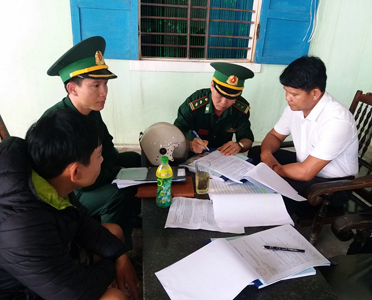 Chi cục Thủy sản phối hợp với Đồn Biên phòng Nhật Lệ xử lý các trường hợp vi phạm mua bán thủy hải sản trái phép.