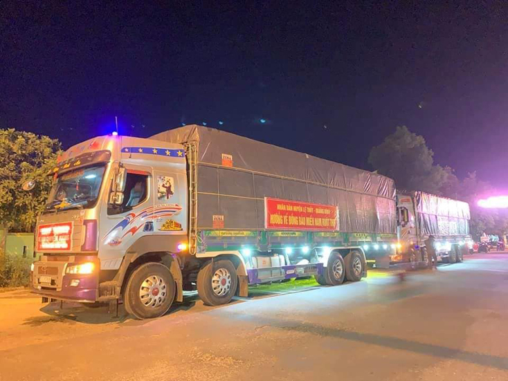 Đoàn xe chở hàng của người dân Lệ Thủy ủng hộ bà con vùng dịch TP. Hồ Chí Minh và các vùng dịch phía Nam