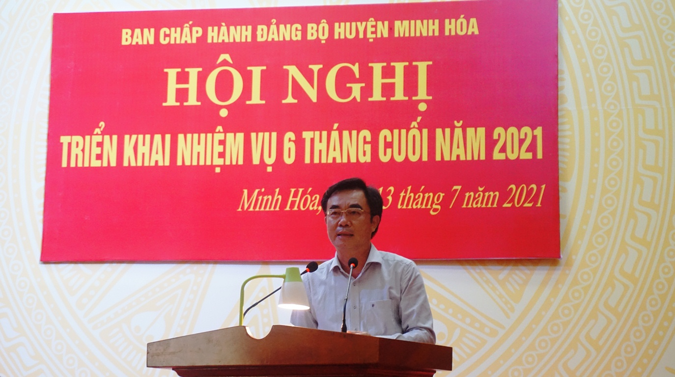 Đồng chí Trưởng ban Nội chính Tỉnh ủy Nguyễn Lương Bình phát biểu chỉ đạo tại hội nghị.