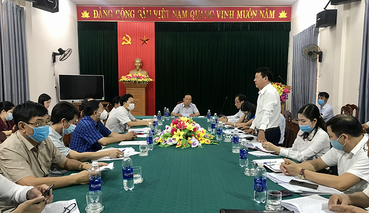  Đại biểu thảo luận về những hạn chế, khó khăn trong các lĩnh vực hoạt động của Hội Luật gia tỉnh.