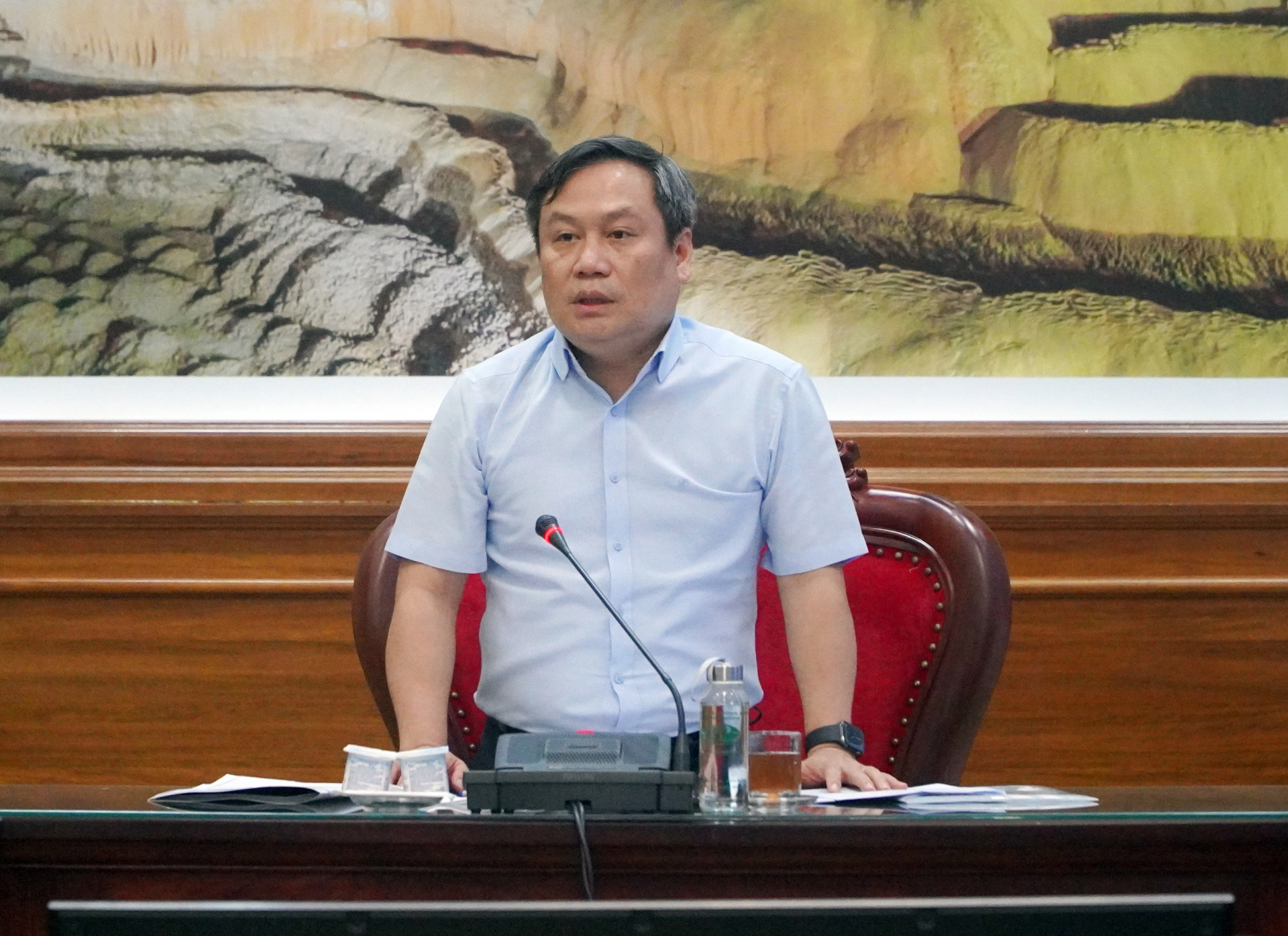 Đồng chí Vũ Đại Thắng, Ủy viên Trung ương Đảng, Bí thư Tỉnh ủy, Triệu tập viên Đoàn ĐBQH tỉnh Quảng Bình khóa XV phát biểu tại buổi làm việc.