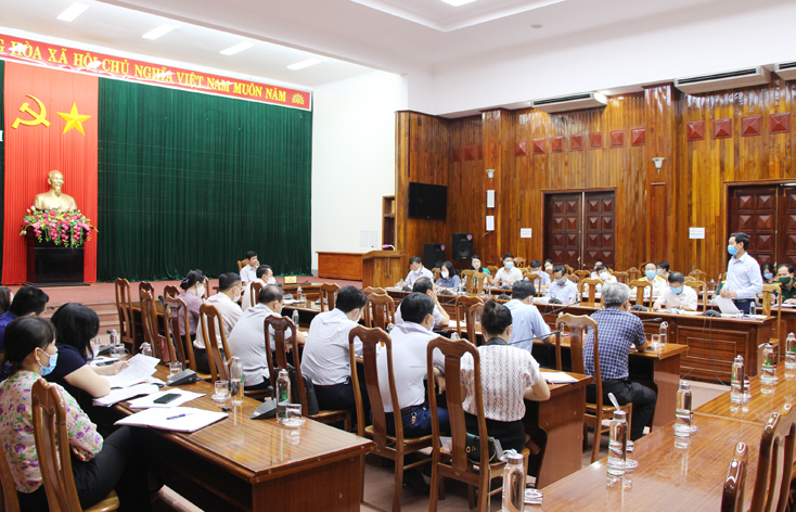 Các đại biểu tham dự cuộc họp.