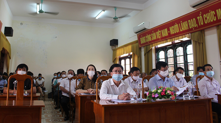 Các đại biểu tham dự tại hội nghị.