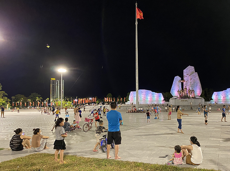 Việc người dân tụ tập đông người tại nơi công cộng sẽ dẫn đến nguy cơ lây nhiễm dịch bệnh rất cao.