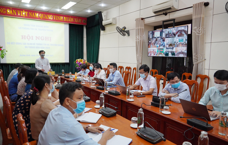 Các đại biểu dự hội nghị tại điểm cầu Sở Thông tin và Truyền thông