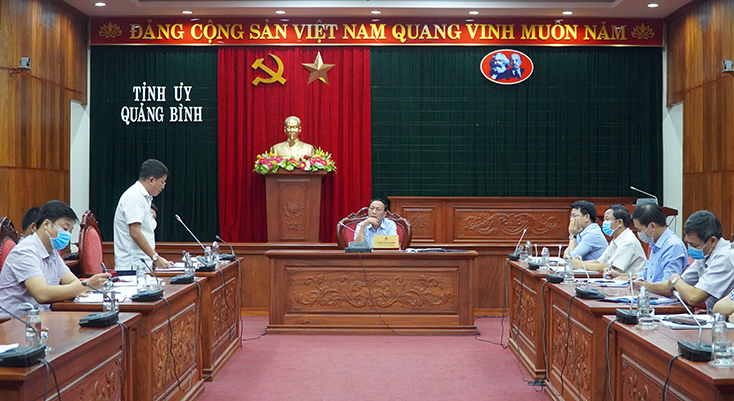 Các đại biểu thảo luận tại buổi làm việc.