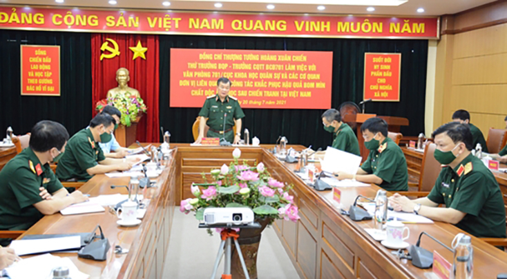 Thượng tướng Hoàng Xuân Chiến phát biểu chỉ đạo tại buổi làm việc.