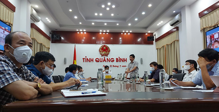 Đồng chí Phó Chủ tịch UBND tỉnh Hồ An Phong phát biểu tại cuộc họp.