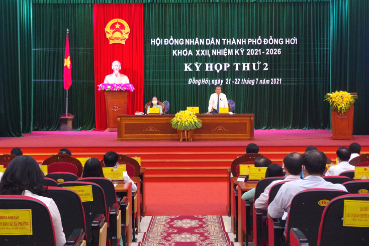 Đồng chí Bí thư Thành ủy, Chủ tịch HĐND TP. Đồng Hới Trần Phong chủ trì kỳ họp thứ 2, HĐND TP. khóa XXII, nhiệm kỳ 2021-2026 