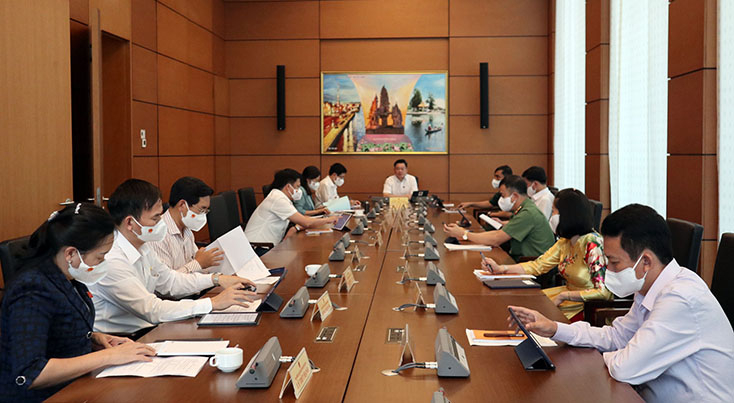 Toàn cảnh phiên thảo luận ở tổ vào chiều 22-7-2021.