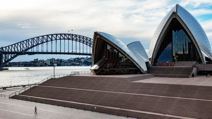 Sydney vắng vẻ do giãn cách xã hội. Ảnh: The New York Times