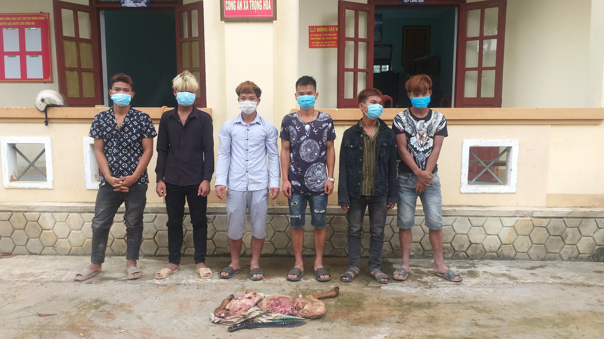 Các đối tượng liên quan đến vụ trộm bò bị công an bắt giữ.