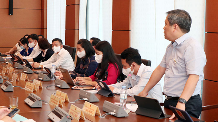 Đồng chí Vũ Đại Thắng, Ủy viên Trung ương Đảng, Bí thư Tỉnh ủy, Trưởng đoàn ĐBQH tỉnh thảo luận về phê chuẩn quyết toán ngân sách nhà nước năm 2019; công tác thực hành tiết kiệm, chống lãng phí năm 2020.