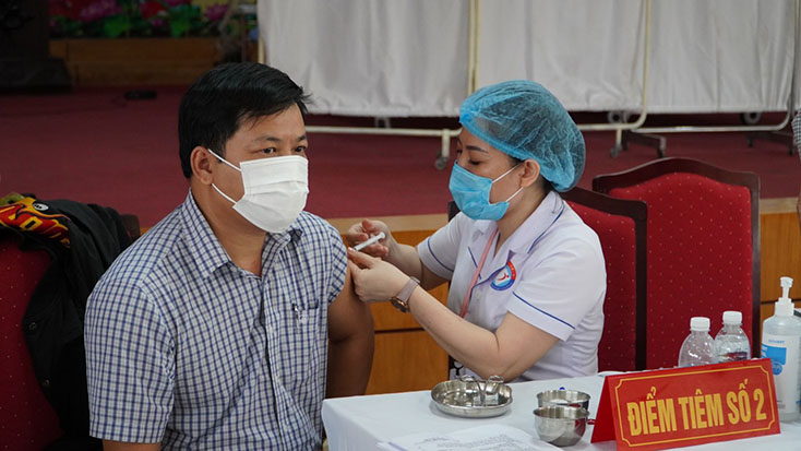 Các cơ sở y tế luôn chuẩn bị những điều kiện cần thiết để bảo đảm an toàn tiêm chủng vắc-xin phòng Covid-19