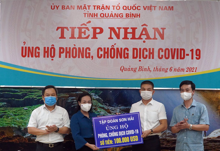 Công ty cổ phần Tập đoàn Sơn Hải đóng góp 100.000 USD, tương đương trên 2,3 tỷ đồng. 