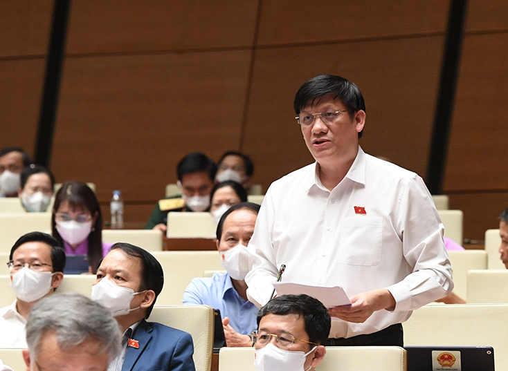 Bộ trường Bộ Y tế Nguyễn Thanh Long phát biểu tại phiên họp Quốc hội chiều 25-7. Ảnh: VGP/Nhật Bắc
