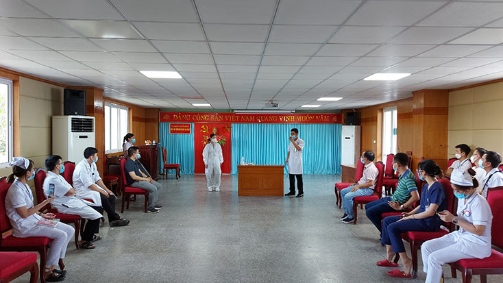 BV hữu nghị Việt Nam-Cuba Đồng Hới tập huấn phòng chống nhiễm khuẩn cho đội ngũ cán bộ y tế tình nguyện.