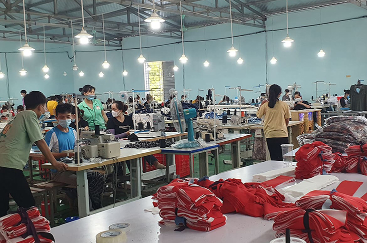 Công ty TNHH xây dựng và may mặc Minh Tuấn vẫn duy trì hoạt động trong điều kiện dịch bệnh.