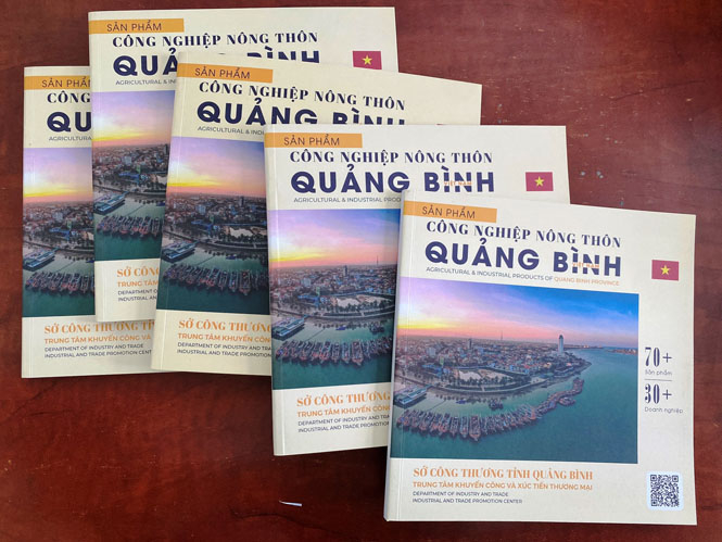 Ấn phẩm  "Sản phẩm công nghiệp nông thôn Quảng Bình " giới thiệu trên 70 loại sản phẩm CNNT nổi bật của trên 30 doanh nghiệp, hợp tác xã trên địa bàn toàn tỉnh. 