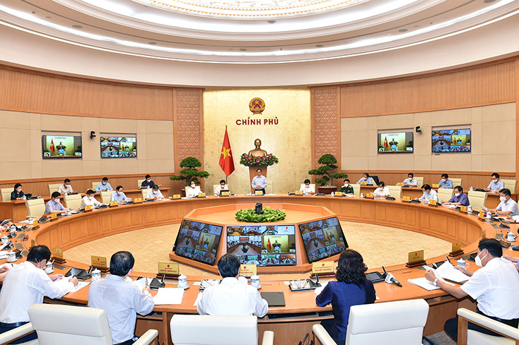 Thủ tướng Phạm Minh Chính yêu cầu dứt khoát không để khủng hoảng y tế, không để khủng hoảng kinh tế - xã hội, không để khủng hoảng truyền thông - Ảnh: VGP/Nhật Bắc