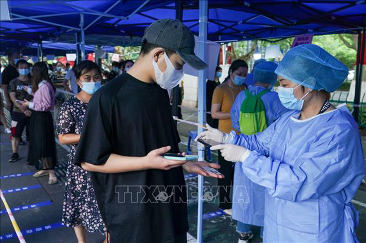 Một điểm lấy mẫu xét nghiệm COVID-19 tại thành phố Nam Kinh, tỉnh Giang Tô, Trung Quốc ngày 29-7-2021. Ảnh: THX/TTXVN