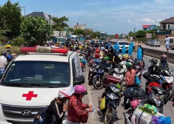 Rất đông người và phương tiên qua lại Chốt Kiểm soát phòng, chống dịch Covid-19 số 1