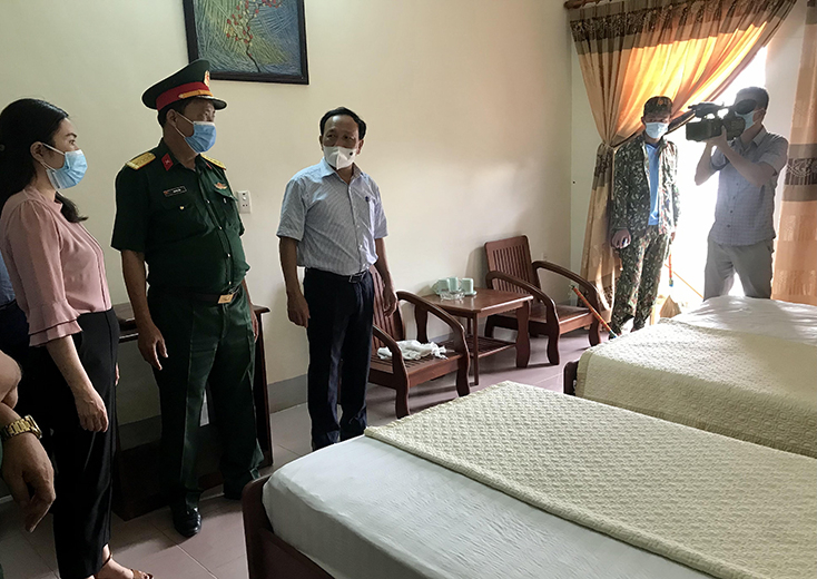 Đoàn công tác kiểm tra công tác kích hoạt, đưa KCLTT tại khách sạn Phú Quý vào hoạt động từ ngày 4-8-2021.  