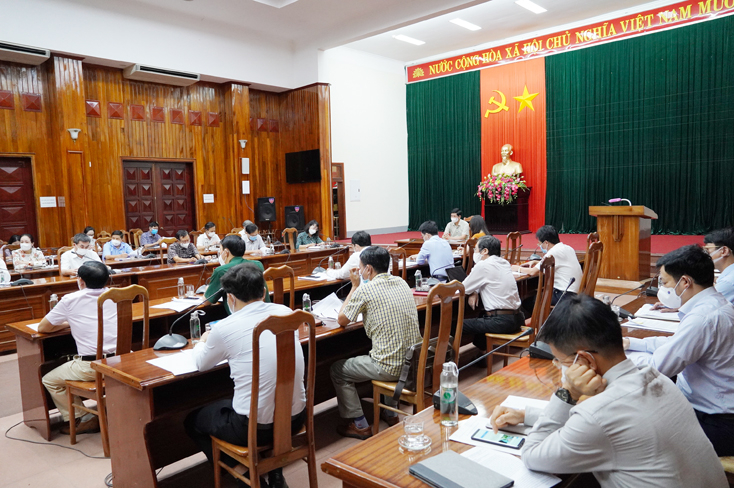 Các đại biểu tham dự buổi làm việc.