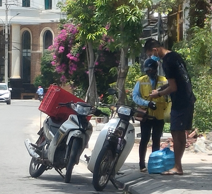 Rác thải nhựa gia tăng do lượng hộp nhựa, bao bì đựng đồ ăn mang về nhà của người tiêu dùng tăng cao trong thời điểm dịch Covid-19.