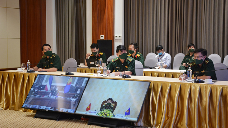 Các đại biểu tham dự hội thảo. 