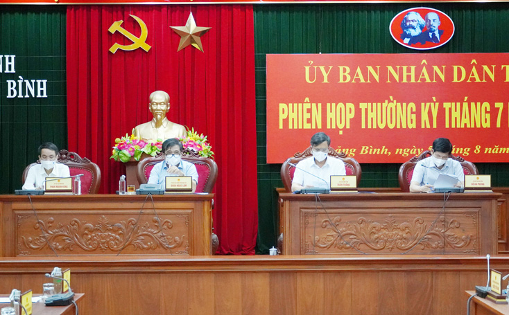 Đồng chí Phó Chủ tịch Thường trực UBND tỉnh Đoàn Ngọc Lâm chủ trì phần thảo luận. 
