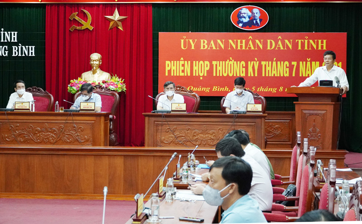 Đồng chí Giám đốc Sở Công thương báo cáo thêm về tình hình thực hiện các dự án công nghiệp lớn; vấn đề cung ứng hàng hóa trong điều kiện dịch Covid-19...