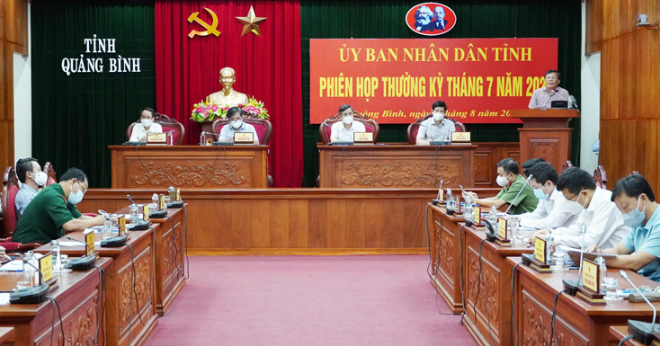 Đồng chí Giám đốc Sở Lao động-Thương binh và Xã hội báo cáo thêm về việc thực hiện gói hỗ trợ theo Nghị quyết số 68/NQ-CP của Chính phủ và Quyết định số 23/2021/QĐ-TTg của Thủ tướng Chính phủ về việc thực hiện một số chính sách hỗ trợ người lao động và người sử dụng lao động gặp khó khăn do đại dịch Covid-19.