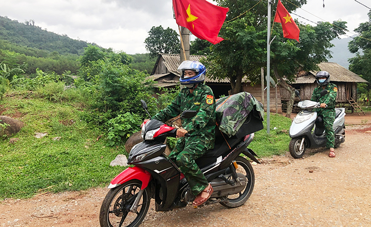 Tuyên truyền qua “Tiếng loa Biên phòng” trên biên giới.