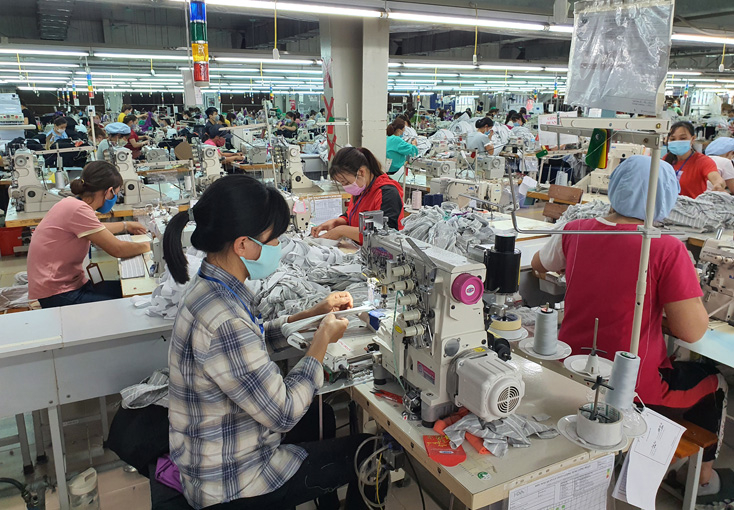  Hình đính kèm bài ... - Hình 1 Công ty Cổ phần Dệt May Huế - Chi nhánh Quảng Bình luôn quan tâm thực hiện tốt công tác phòng, chống dịch Covid-19 trong hoạt động sản xuất và sinh hoạt của cán bộ, công nhân trong đơn vị.