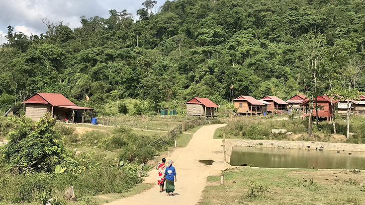 Hệ thống đường giao thông vùng biên giới được đầu tư đồng bộ, đáp ứng nhu cầu đi lại cho ĐBDTTS.