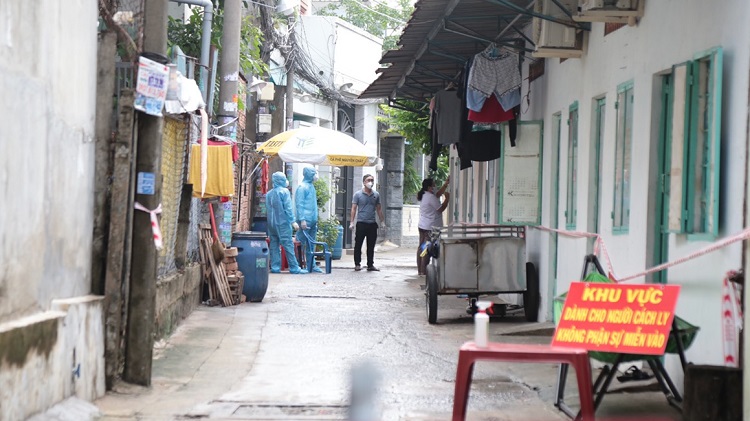 TP Hồ Chí Minh phong tỏa các nơi ở của các bệnh nhân mắc COVID-19 để xét nghiệm, truy vết, ngăn chặn dịch bệnh COVID-19. Ảnh: Mạnh Linh