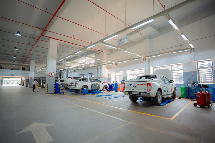 Khu vực bảo dưỡng nhanh với 10 khoang kiểm tra và sửa chữa