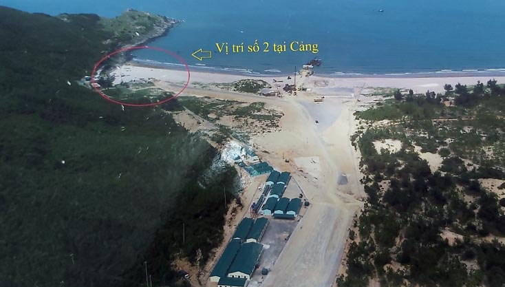 Vị trí thi công hạng mục phụ trợ (phần cảng nhập than và đê chắn sóng) thuộc Dự án Trung tâm Điện lực Quảng Trạch.