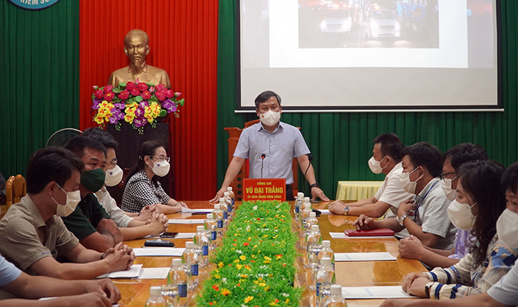Đồng chí Bí thư Tỉnh ủy Vu Đại Thắng đánh giá cao những đóng góp của CDC, lực lượng ”tuyến đầu của tuyến đầu” trong phòng chống dịch bệnh Covid-19.